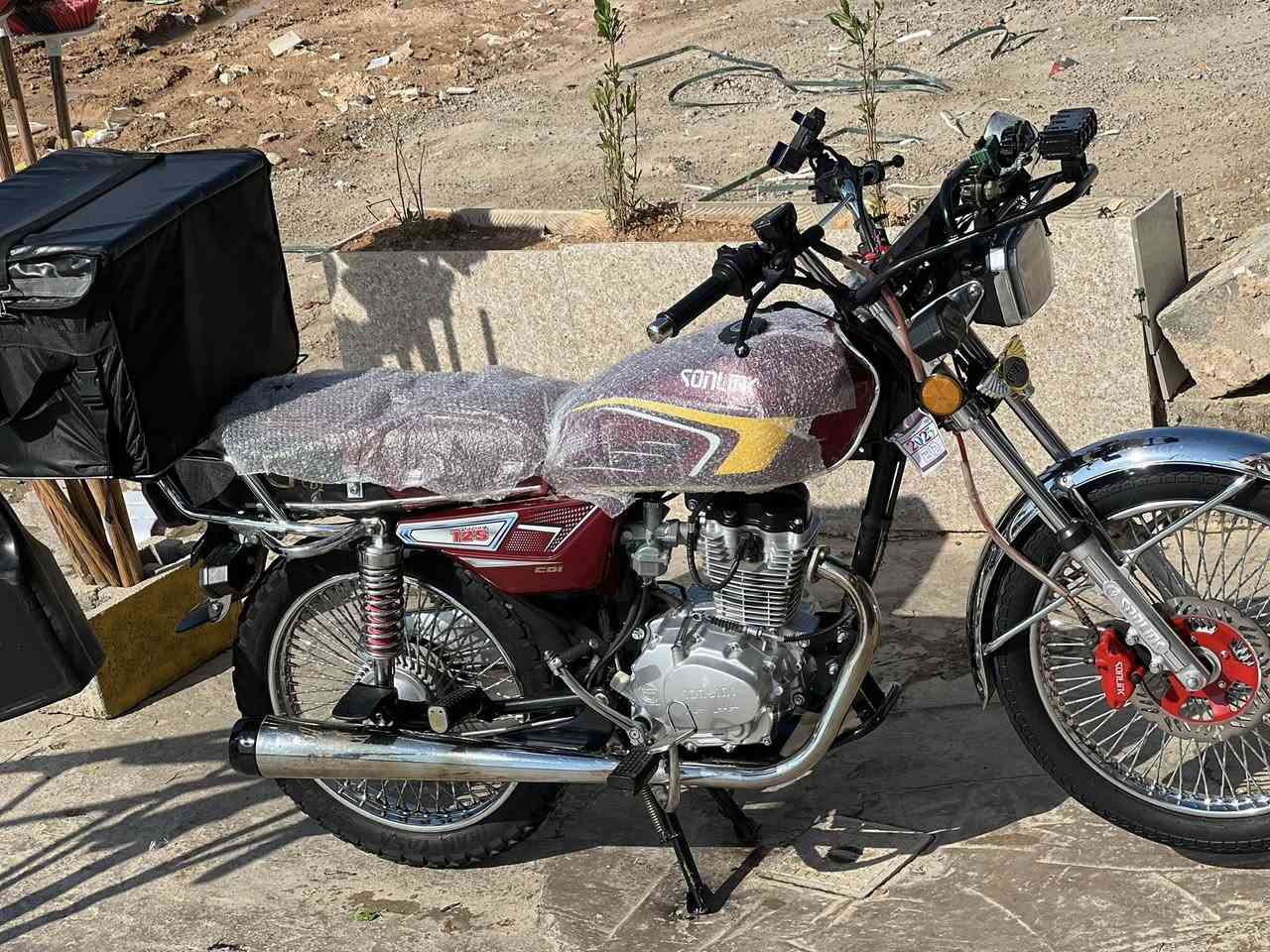 سلام وعليكم للبيع او مراوس دراجه موديل 25   4.  كير الدراجه حلوه وجديده ونضيفه السعر 700 وبي مجال 
مكلف بل نشر مكلف بل نشر 
***********
