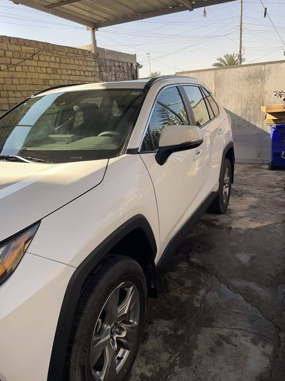 السلام عليكم 
سيارة راف فور هايبرد للبيع موديل 2024 وارد امريكي حادث جاملغ خلفي ماشية 30 الف كيلو سيارة رقم بغداد بأسمي سعر 240الف دولار( شدتين و40 ورقة )
مكان بغداد
رقم الهاتف.***********
