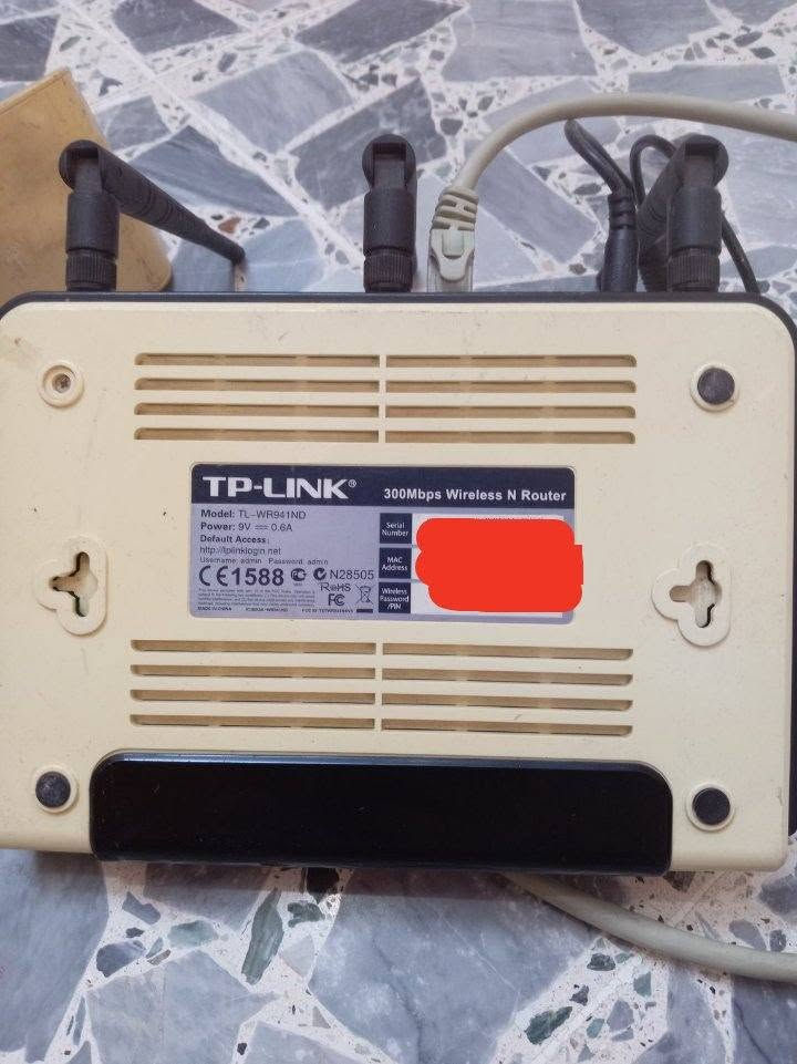 السلام عليكم
#متاح راوتر TP-LINK مستعمل كما موضح بالصور 
راوتر نظيف وشغال ومابي اي عطل 👍
ملحقاته كاملة فقط تاخذ وتشد ✅
السعر 70 الف وبي مجال للشراي ✨
للاستفسار ***********
مكاني الأنبار_قضاء عــٰنه 🔻✨
