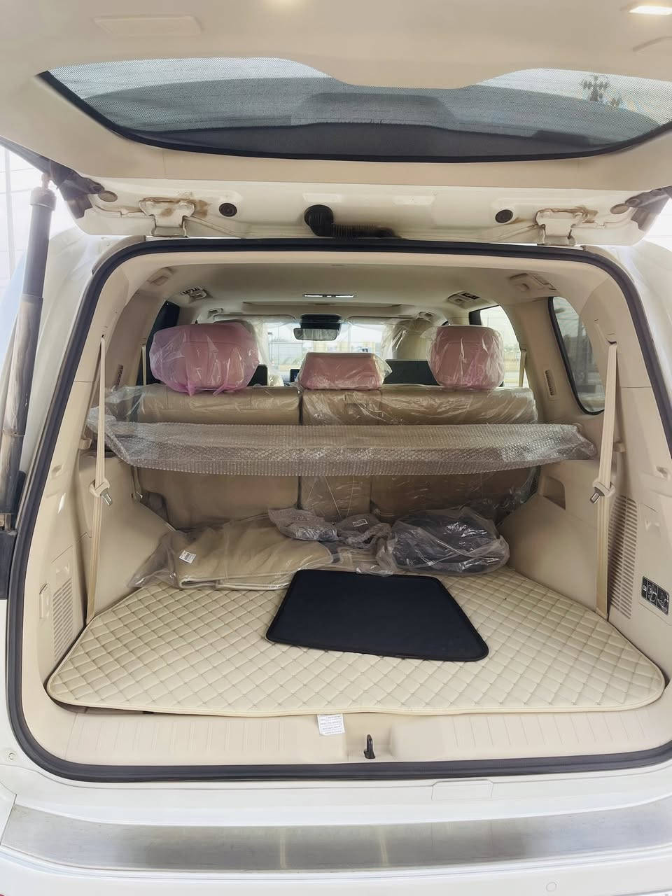 تويوتا لاندكروز 2023 vx بريم اصلي
فول ١/١ ماشية 16 الف فقط رقم بغداد 
مكفوله كفاله عامه من شخط ورصعه

سعر 685

المواصفات:
- محرك ٤٠٠٠ تنفس طبيعي
- بصمة ٤ ابواب وتشغيل عن بعد
- سلايد روف
- توقف تلقائي ورادارات امامي خلفي
- حساسات امامية وخلفية وكاميرا ٣٦٠
- نقط عمياء، ولايت كهرباء ذكي ٣ عدسات
- لد امامي 
- صندوق كهرباء
- تدفئة وتبريد بالكشنات والكشنات جلد
- شاشة كبيرة وسماعات محيطية jbl

مكان السيارة الكوت مركز المدينه / 
رقمي
 ***********
