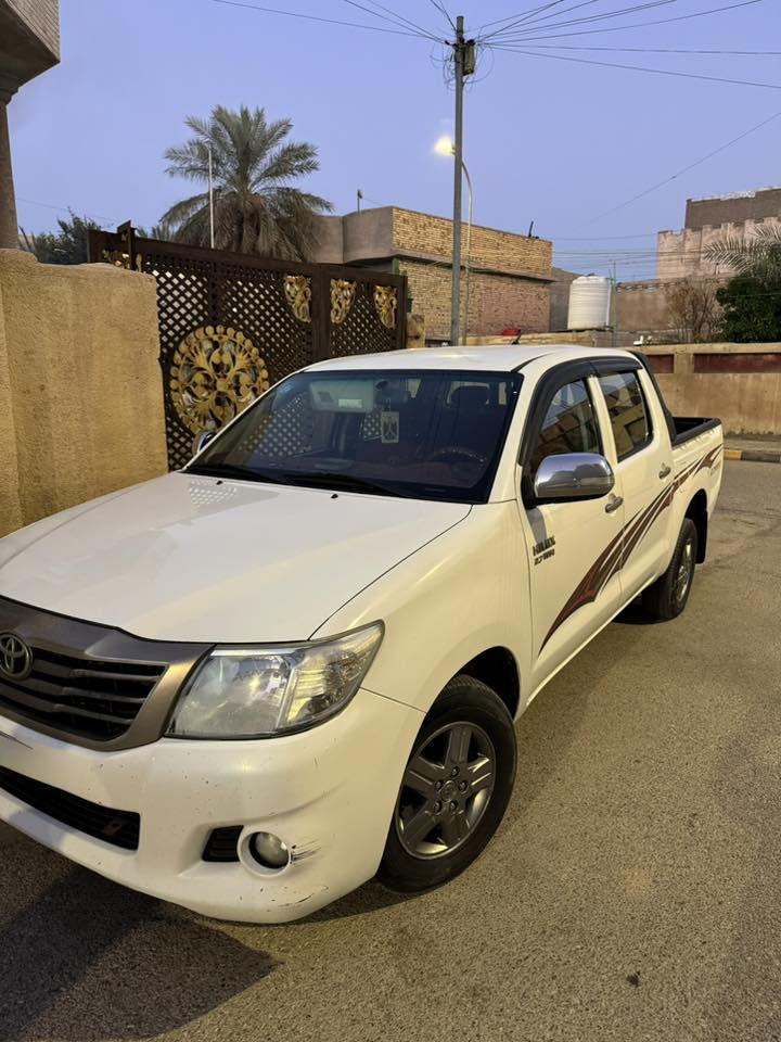 .السلام عليكم
تيوته هايلوكس موديل 14 كير اوتوماتيك 
رقم واسط نكليزي سنويا جديد هزه جديد 
تحويل مباشر 
كير محرك تبريد مكينه كفاله عامه 
تخم تاير شواصي مكفولات 
دوخل نظيفه سياره حلو معنا الكمله بل عافيه ياخذها 
سياره جاهزه من كل نواحي 
‭0772 513 5126
