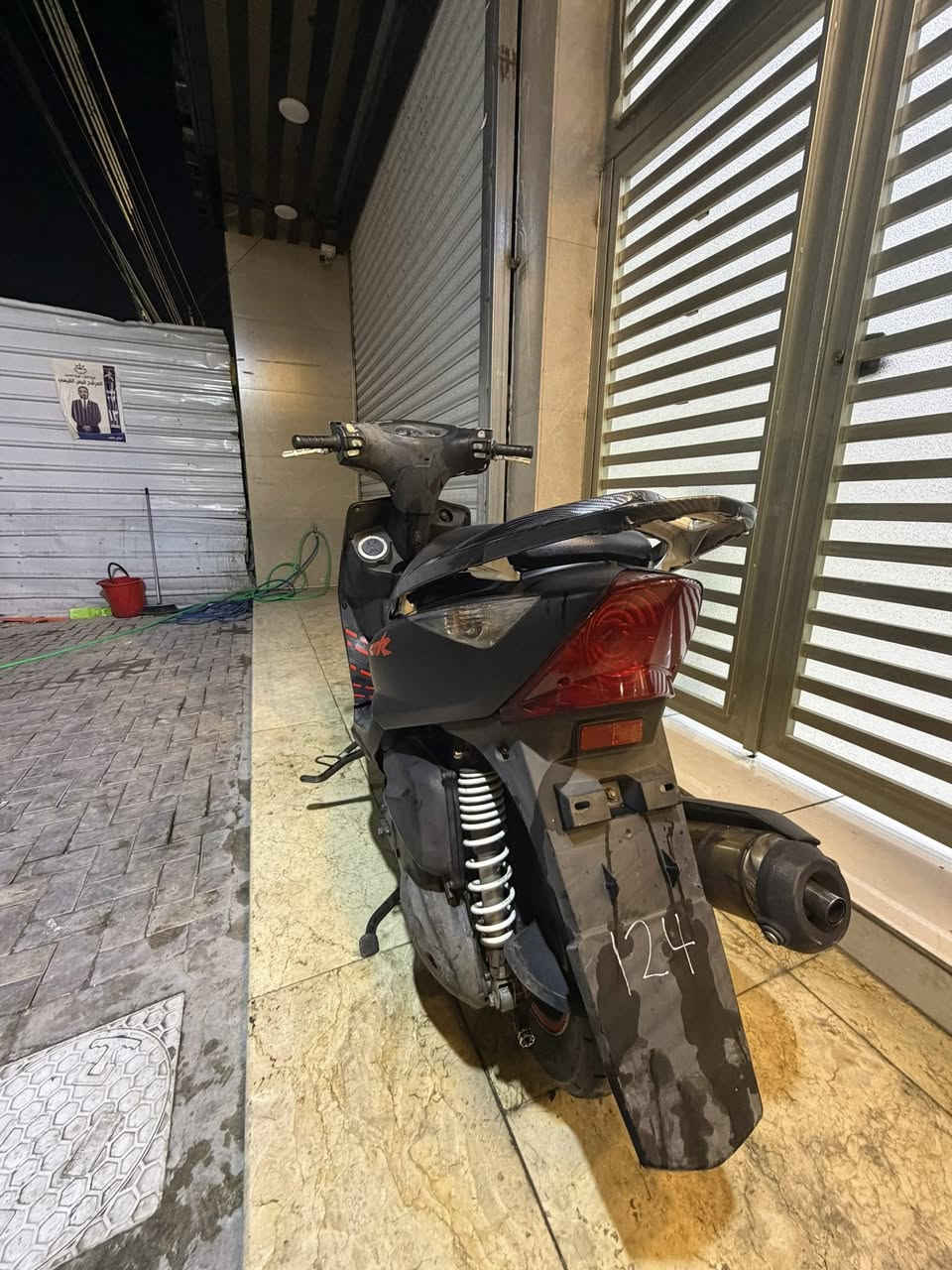 السلام عليكم دراجة ثعلب مزودة بلادي كلشي بيهة بلادي  مغلفة وموشمة يم فقار مابيهة اي نقص دراجة صارلهة اقل شهر نازلة من الرمبة السعر مليون و٣٥٠ وبيهة مجال للاستفسار ***********
