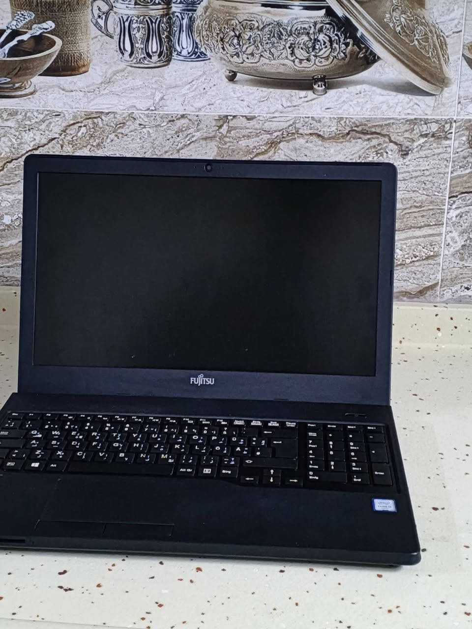 :
:

💻 لابتوب Fujitsu LIFEBOOK للبيع (بحالة ممتازة نضافة 95%)

جهاز عملي وسريع، ممتاز للدراسة، العمل المكتبي، والتصفح.

### ⚙️ المواصفات التقنية:

 * **الموديل:** Fujitsu LIFEBOOK A357

 * **المعالج:** Intel(R) Core(TM) i3-6006U CPU @ 2.00GHz

 * **الذاكرة العشوائية (RAM):** بحجم 8 GB (تمنحك سلاسة في فتح البرامج والتنقل بينها)

 * **الهارد (التخزين):** SSD KINGSTON بحجم 112 GB (سرعة عالية جداً في الإقلاع وفتح الملفات مقارنة بالهاردات العادية)

 * **كرت الشاشة:** Intel(R) HD Graphics 520

 * **نظام التشغيل:** Windows 10 Pro (64-bit)

### 📝 ملاحظات إضافية للمشتري:

 * الجهاز نظيف وجاهز للاستخدام الفوري.

يوجد ملحقات (شاحنة الاصلي البلادي)+(حقيبة لابتوب)

 * **السعر:** [130] (قابل للتفاوض ).

……للستفسار اكثر اتصال *********** موجود واتساب أيضا

📌📍 مكان كركوك 📍📌
