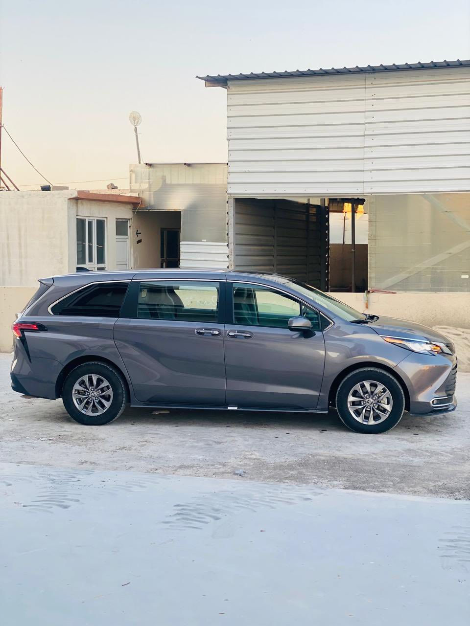 عنوان شيخان معرض هاولاتي
توياتا سينه موديل 2023 رقم دهوك رقم سنوي جديد تا 2031

هايبرد و بنزين بولند سبخ بدون داخل كير محرك شرت درك شفت فول فول موصفات معروف Xle  بسمه سلايته  ***********.    سعر 283 مجال
