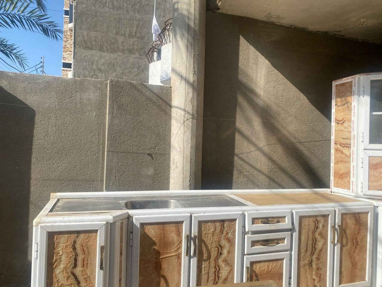 كاونتر المنيوم خمس قطع 
حلل واخذ متوازي على بيعته بسعر المعقول 
اتصل ‏‪***********‬‏
