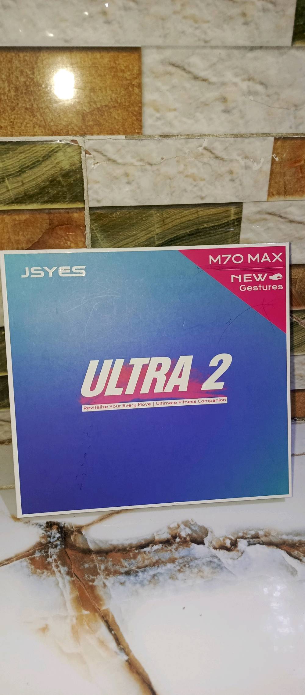 التواصل على هذا الرقم*********** على الواتساب💯 تفاصيل على الساعه🕧 هاي الساعه الكترونيه💎 تحمل ست سيوره⌛ بيا كثير من التطبيقات🤳 مثل حاسوب ساعه🕔 على الشحن🔋 جميله✨