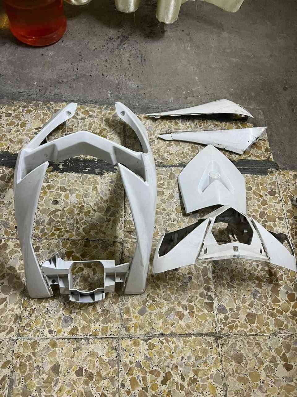 سلام عليكم غراض لبيع أشكال الأغراض عندي سكنس شمعه فقط سيبايه ما لد صندوك علئ اي دراجه يرهمن رقم التلفون *********** مكان بغداد مدينة الصدر
