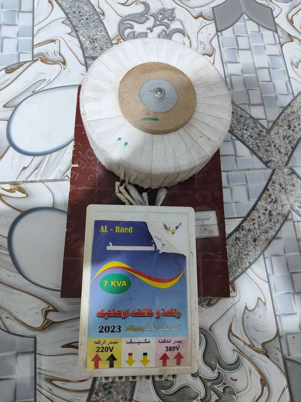 السلام عليكم رافعة سبلت عمودي 3 طن اخت الجديده
نضافه 100٪ ما مستخدمه مكاني البصره الزبير
وسعر 150 وبيها مجال بصيط 
للستفسار اكثر اتصل وانه خادم ***********
