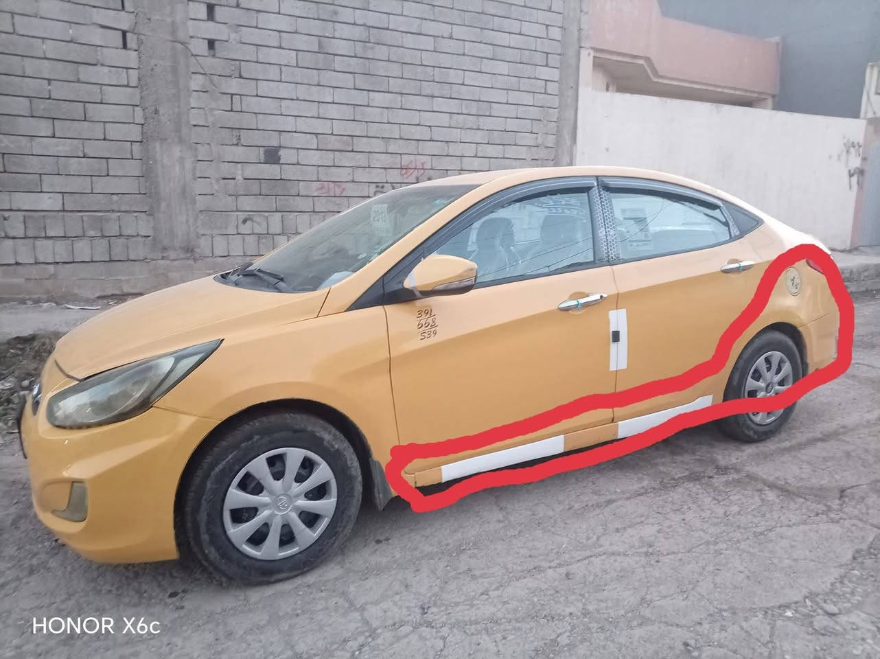 اكسنت مظلع
موديل 2013
رقم بغداد بسمي(تحويل بل موصل) 
مكينه 1600دوش شرط 
منضومة غاز 60لتر 
كير ايتي 
تبريد شرط
تدفئه شرط 
جامات كهرب 
طخم تايه جديد
تحكمات ستيرن
شاشه اصليه
طخم سماعات اصلي
هيئه وغرامات صفر 
سياره ضررها موضح بل صوره بدون تكم وسقف  
سياره جاهزه عل اخر حبايه متصرف عليها ربع
بيع او معارض مع افانتي او الانترا مضرر السعر(85)
الاتصال على رقم *********** / ***********
اسيا بي واتساب فقط 
مكاني موصل/الهرمات
