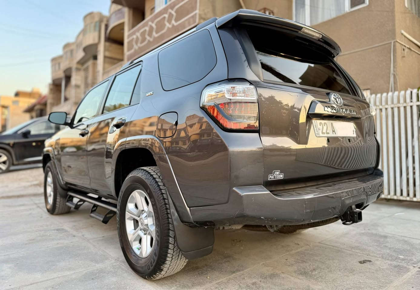 للاستفسار  ***********
السلام عليكم ( للبيع فقط بدون مراوس )
تويوتا فورنر SR5 2023 لون نفطي دخول لوك
الضرر
(((طعجة باب خلف السائق فقط بدون دواخل بجم مكفول ))) 
السيارة اخت الوكاله
المواصفات SR5
7 راكب المرغوب ✅✅
بصمة ابواب + تشغيل
سلايد ( فتحة سقف
4 رادرات امامي خلفي جوانب
تحديد مسار
دوسات جانبية
جام اوتو + جامة خلفية
لايت زينون ابو العدسة
فور ويل درايف 3 وضعيات بل ماوس
كشنات كهرباء
داخل جاد اود ونفطي
كشنات هيتر
ويل كب بلاد 18
تبريد شاشة منفصل
شاشة حجم كبير  
محرك 6 سلندر 4.0 مكينة لاندكروز
بعدها بلزكات الشركة وجياسة الشركة ✅✔️
دهن فلتر موتل من الشركة 🔥
السيارة جديدة جدا وعلى حالة الوكاله 
مكاني بغداد شارع فلسطين
اي استفسار هذا رقمي 
*********** بغداد, العراق
