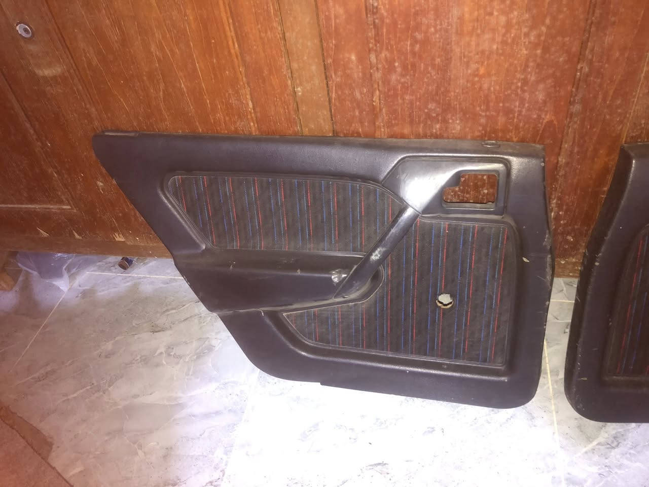 للبيع طقم ناقص جهة السايق سعر100 الف مع طخم ويا كب الماني 200 الف موبايل***********
