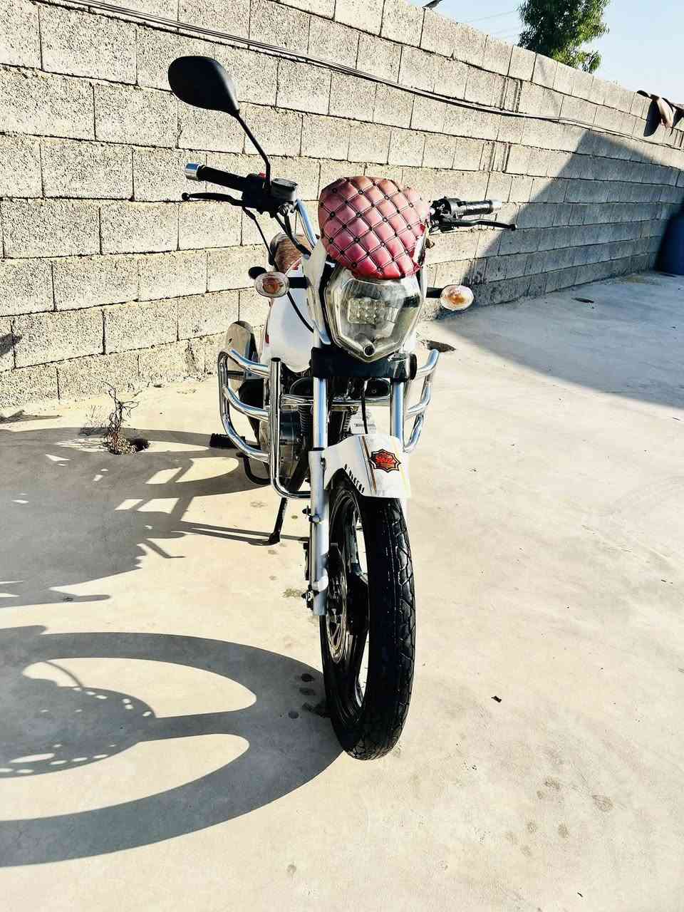 سلام عليكم 
سنكي للبيع 
موديل 2018
مابي اي نقص كله شغال مكينه 150
السعر650او بي مجال شي قليل 
استفسار اتصل ***********
