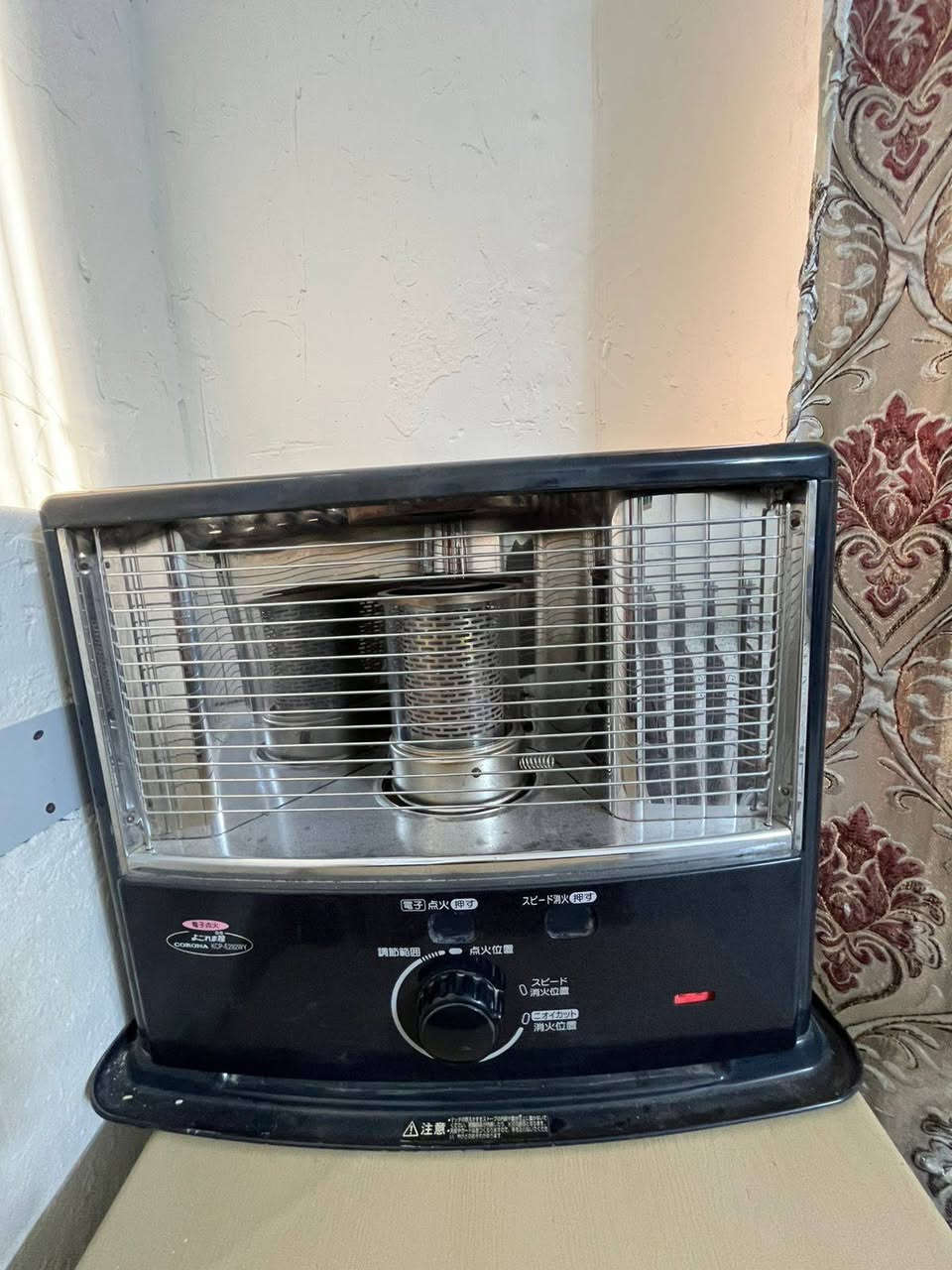 اغراض بيت للبيع السعر بي مجال قنفات ب200
صوبة ب50
ميز بلازمة ب25
طباخ ب50 
***********
منطقه الزعفرانية دور الشرطه قرب حسينيه الزهراء
