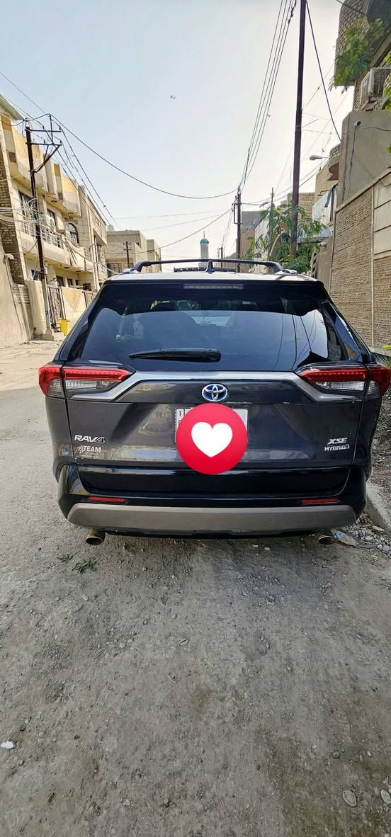 Rav 4 xse 2022
محرك 2.5 هايبرد دفع رباعي

تو كلر (قمارة و مصدات والويل اسود بيانو لامع) و الكشر لون فيلي لامع

حادثها بابين مبدلات و تعديل جاملغ خلفي

فتحة سقف + نقطة عمياء + رادار مانع تصادم + تحديد المسار+ اوتو ستوب + هندبريك بصمة 

اربع انظمة سياقة اقتصادي و عادي و سبورت و جبلي 

كشنات جلد 

تدفئة بالكشنات + تدفئة مقود + جامة خلفية

دوسات  سبورت و ترايش قمارة 

لايت زنون عدسة لد 

جدا اقتصادية (لتر/ ١٨ كم)

ماشية ٣٥ الف ميل قابل للزيادة

23000$

***********
