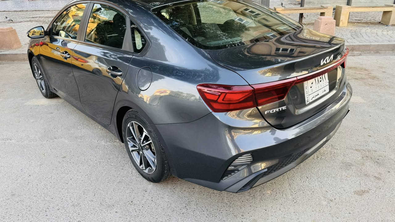 السلام عليكم للبيع او المراوس باحدث كيا فورتي موديل 22 رقم بغداد معوقين ماشيه 53 الف مكينه الفين دوش كير اي في تي بلادي مو سي في تي ويل كب مري شفط بجم زنون اصلي بلوجكترات وناصي عالي شاشه وكامره وتحكم كامل ورادار وتحديد مسار كله بلادي سياره جدا نضيفه بيها بنيد فقط صبغ وجاملغ امامي بارد قليل من يم اللايت عنوان بغداد حي الجهاد 
***********
***********
