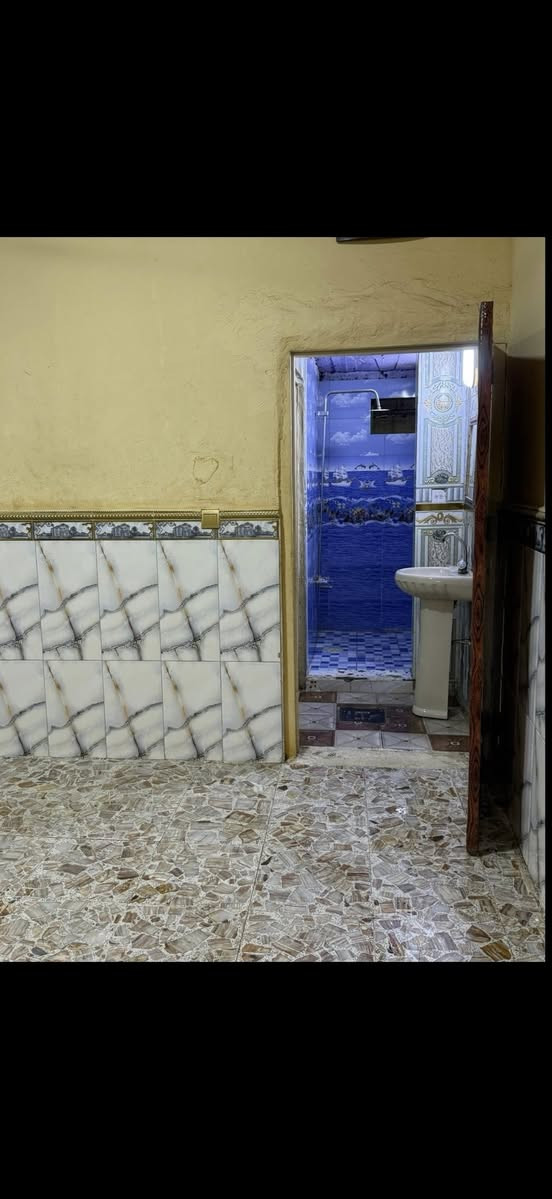 السلام عليكم
بيت للبيع زراعي في منطقة الإكتشافات حي الزهراء بيت مساحه 65 متر

بيت كامل مكمل

حمام داخلي

تواليت خارجي

غرفه نوم

ترك صغير

وستقبلل كبيره

خدمات المنطقه ماء كهرباء متواجده 24 ساعه

أول فرع على الشارع

‏ بسعر مناسب ￼🛑 

الرقم ***********
