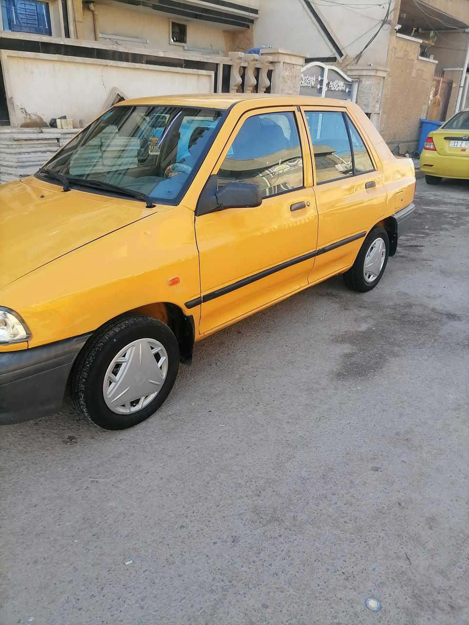 سياره للبيع موديل ٢٠١٨ سنويه لغايه ٢٠٣١ هزه جديده تبريد وتدفئه شغالات ماشيه ١٣٠ شاشه بيها بس فطر شاصي زغير ومعمر هلالات بلاديه رقم *********** تخم تاير جديد بغداد حي المعلمين السعر ٤٢
