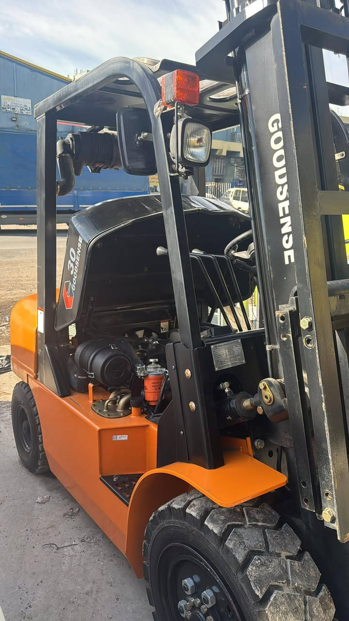 رافعة شوكية  Goodsense
موديل 2015 
ساعات تشغيل  409 ساعة فقط  
استخدام شخصي
يرتفع ٥ امتار 
الحجم 3 طن 
مكينة isuzu ياباني
منفيست رقم كاتي موجود
رافعة جديدة ما بي اى نقص   
 المكان اربيل 
استفسار و سعر  دزلي مسج عل واتساب 
***********
