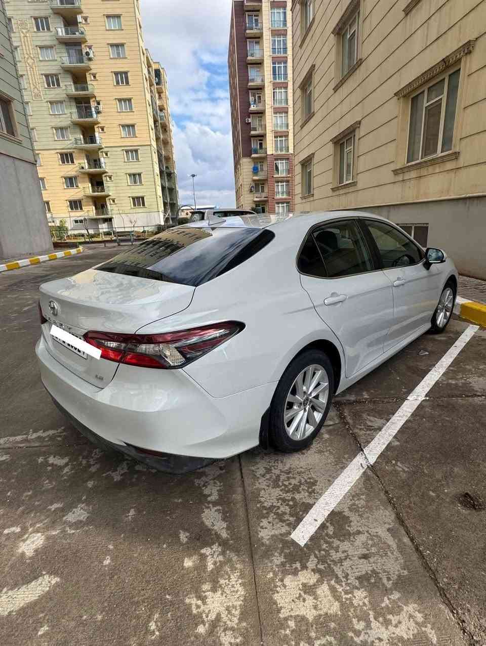 السلام عليكم
كامري موديل ٢٢ 
امريكي بدون صبغ 
فقط نقاط شبر وشوية بالسقف تعديل بارد 
وبالصندوق نقاط تعديل بارد فقط 
ماشية ٥٠ الف 
لون سمنتي LE 
جديدة السيارة على وضع الشركة 
رقم دهوك 
مكاني دهوك 
السعر ٢١٥ ومجال 
للاستفسار الاتصال على : *********** 
***********
