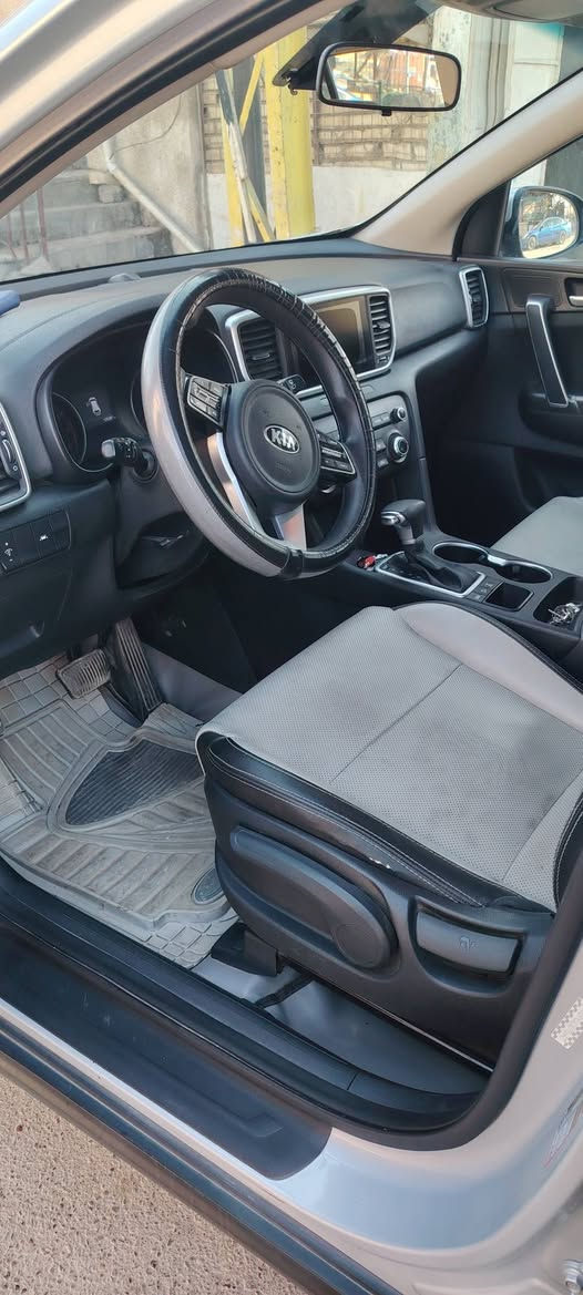 سبورتج موديل 2020 بسمي وارد أمريكي بدون حادث سرقة تجوات الكشن وكامرة أمامية رقم دولي بغداد مكاني حي الإعلام اتصال *********** السعر ١٧٦ 💰
