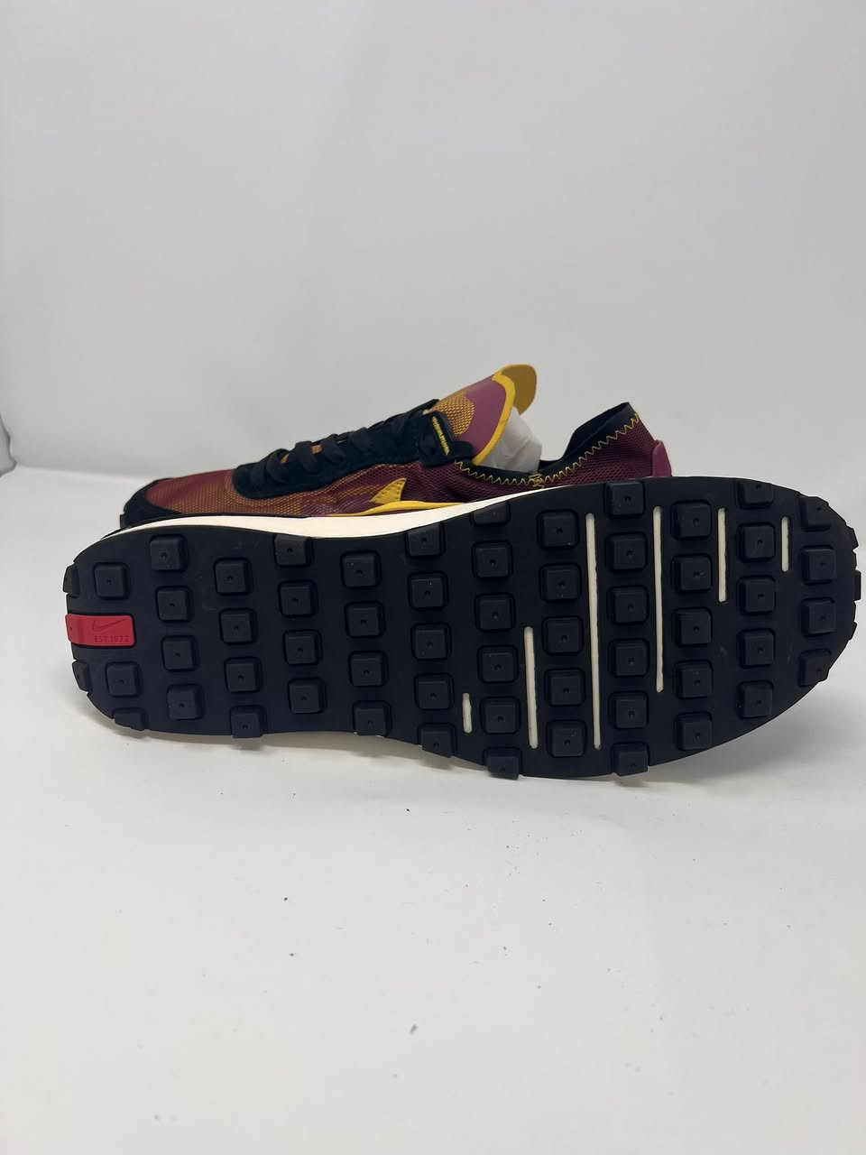 Nike waffles 
باله فيتنامي قياس ٤٥(٢٩سم)، غير مستعمل، لون جدا فخم، السعر ٣٠ الف دينار توصيل موجود جميع المحافظات


**إذا كنت صاحب هذا الإعلان وتريد حذفه لأي سبب، رجاءا أرسل رسالة إلى الدعم الفني**