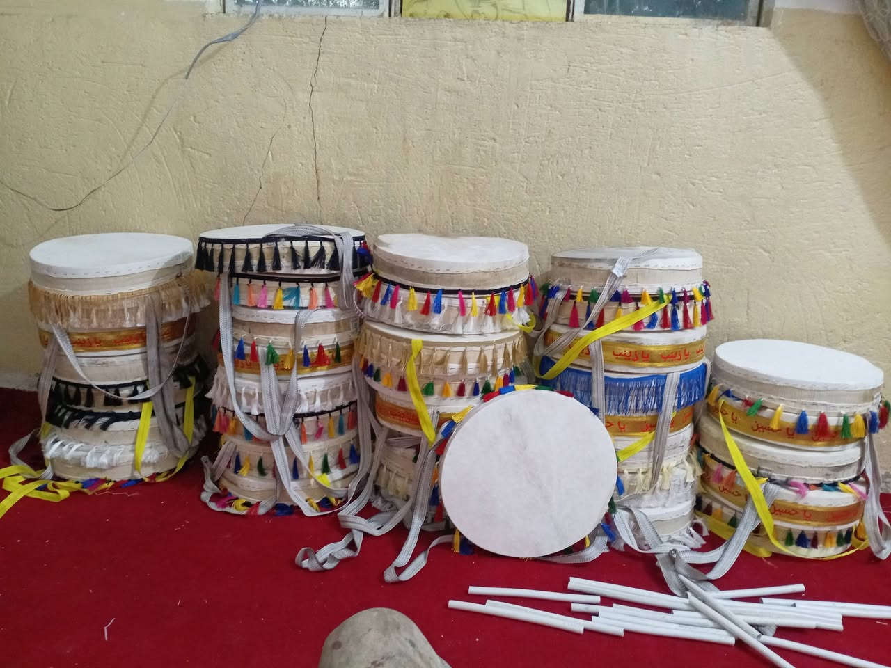 السلام عليكم دمامات للبيع السعر الواحد 6000 دينار كميه موجوده خير من الله مفرد وجمله  قضاء الشاميه حي العسكري الشرقي وهذا رقمي ***********
