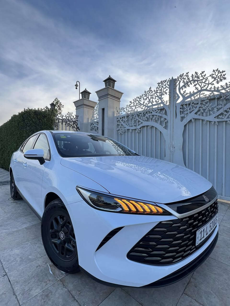 السلام عليكم الشراء يتصل بدون تعليقات رجاءا🤍
*********** واتساب متوفر واتصال
بي واي دي جن بلاص 
موديل 2025 مرقم جاهز
اللون ابيض
هايبرد و كهرباء و بانزين
تشغيل عن بعد 
كراسي جلد
كامرات 360د
تثبيت السرعه
محرك 1500
حساسات خلفيه
شاشة وسطية
زيرووو 
كفاله عامة 
ماشية 3500km
السعر 19مليون و 100 مجال حگ لجيه
مكانها شارع فلسطين او مشتل
