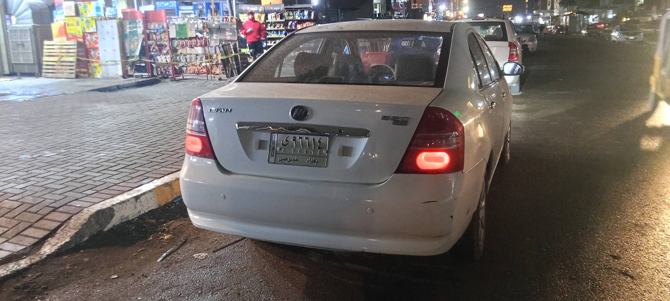 سياره ليفان 620 موديل 2013 سياره مابيه اي  ضربه فقط خياسات ومسويهن بكاني بغداد لانتصار 