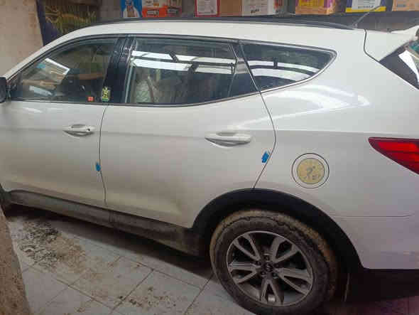 سنتافي البيع مديل ١٥ رقم اربيل سنويه منتهيه تريد تحويل وكاله حاضر سياره احله من صوره بيه سونار بدون ايرباك اثر ضربه بصيطه حداده 100/100شاشه تحكم ستيرن تبريد شغال سبعه راكب محرك الفين وربعميه ماي اصلي شركه دهن احسن نوعيه سياره جاهزه سعر 150 وبيه مجال لطيبين رقم صاحبه ***********
