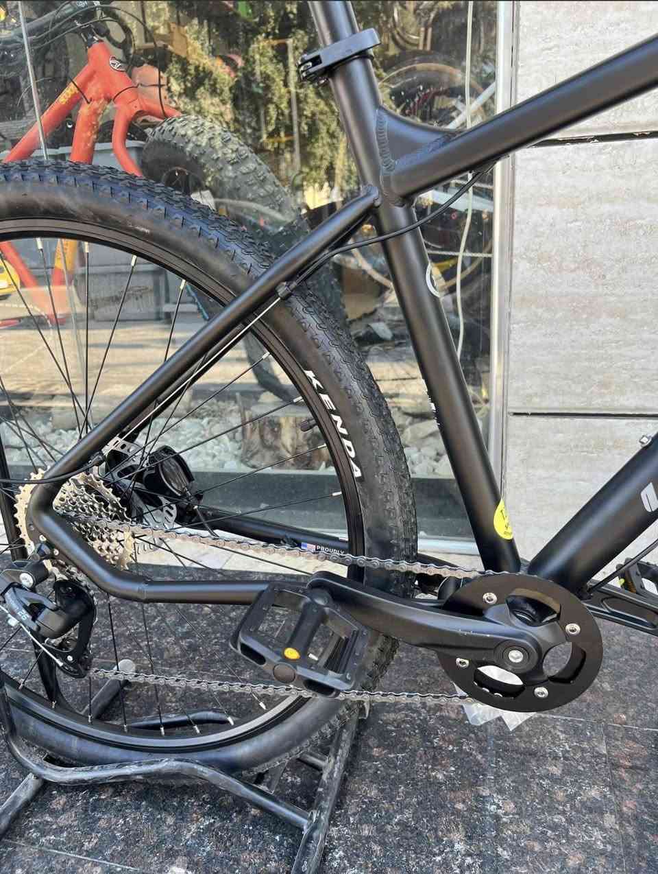 السلام عليكم : 

حجم الشه L 
وحجم الويل 29
المكينه مالته 8نمر
الباسكل كلشي بي بلادي عده لعكرب مالته تجاري
الوصل مال شراء موجود نضافه 100/90
السعر 230.  :وبي مجال قليل حك الجيه 
عنواني : بغداد البياع حي التراث 
الرقم ***********
