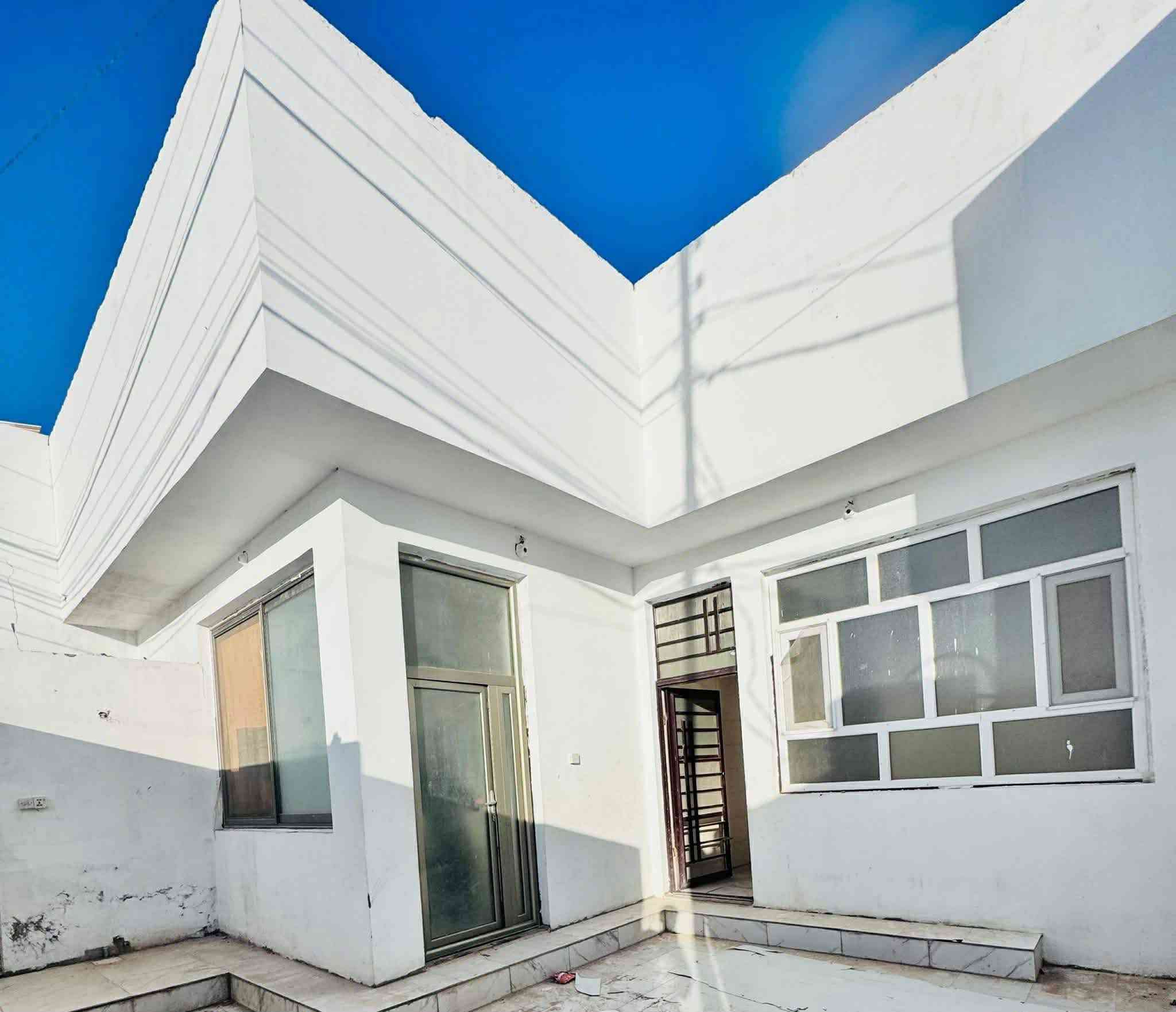 بيت ٢٠٠ متر ايجار ورهن  مجمع بيتي ٢
مقابيل الصلطان طابق واحد 
يتكون من ستقبال بطبخ صالة
غرفه عدد ٢ صحيات عدد ٣منور إيجاره ٣٥٠ 
رهن ٣٠ سنه وقابل التجديد 
الاستفسار 
***********
