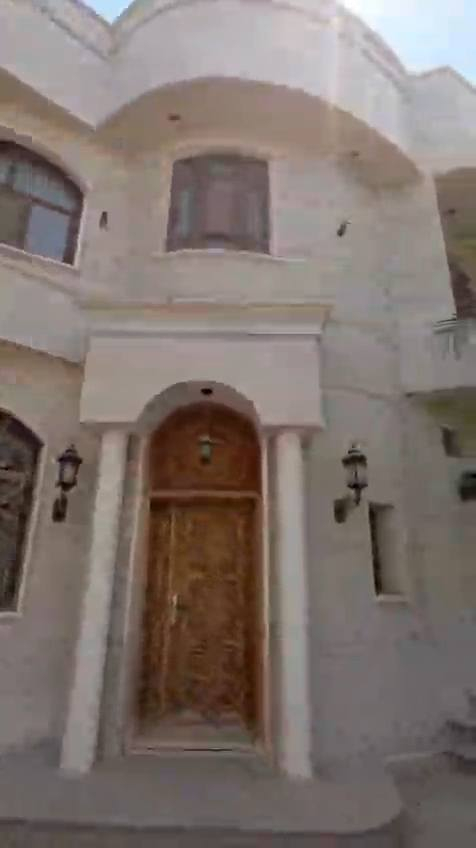 اللهم صلي على محمد وآل محمد
دار للبيع 🏛️   مع مشتمل بناء حديث 
⛔   حي العروبه قرب محطة ماء الروافد 
📈 المساحة   :  350م 
يتكون من :  طابقين 
- غرف نوم عدد 5
- صالة عدد 2 
- دورات مياه عدد 3
- استقبال 
- مطبخ
كراج 

☎️ للأستفسار والمعاينة اتصل على :
***********
الرقم يحتوي على واتساب 
📍 زيارة مكتبنا الكائن في : حي الصدر الاول السايدين قرب مطعم كباب نذير 
📥 مكتب أدم
