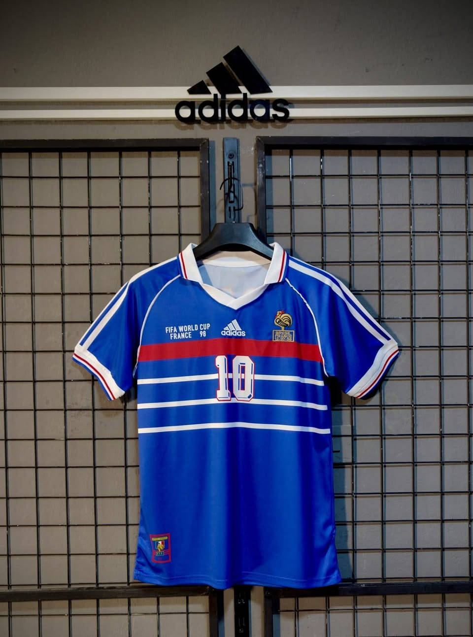 السلام عليكم متوفر شلعة دريسات عددهم 20 قطعة تركي قياس مشكل فقط دريس مشكل اندية سعرهن 120 الف الي يريدهن يراسلني خاص   او واتساب ***********
