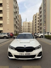 للبيع او مراوس  BMW 330i موديل 2022  السيارة M بكج بلاد مختمة بكل مكان...