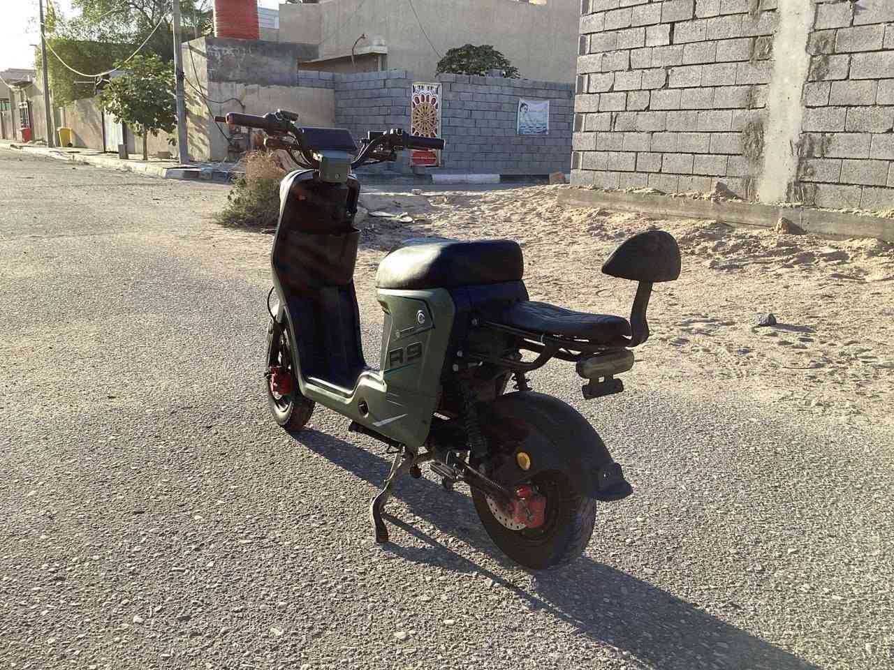 السلام عليكم دراجه شحن R9. مديل 24 بطاريات 32امبير جدد الدراجه نقصه الدواسات الخلفيه. شادله لايت عالي أبيض وناصي اصفر 3 عدسات وهورن سيدان صيني و تايرات جدد وسعرها400 بيه مجال للشراي ومكاني البصره الهارثه
للاتصال والمراسلة 
***********
