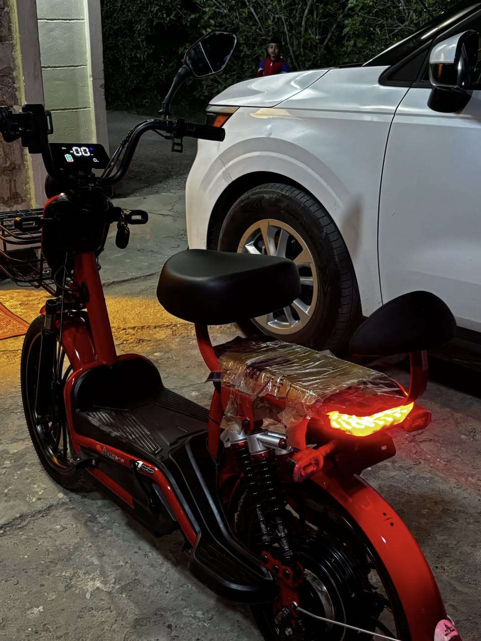 للبيع دراجة شحن حجم 20 🔥
المواصفات:
 • بيها 5 بطاريات كبيره
 • مفاتيح + بصمة عدد 2
 • إشارة يمين ويسار
 • عدسة زينون قوية
 • هورن قوي
 • قاعدة شحن للموبايل
 • 4 نمر (سرعات)
 • السرعة توصل إلى 100
 • شاحن أصلي يجي وياها ويبين نسبة الشحن
 • بيها حماية

💰 السعر: 350 ألف دينار
***********
