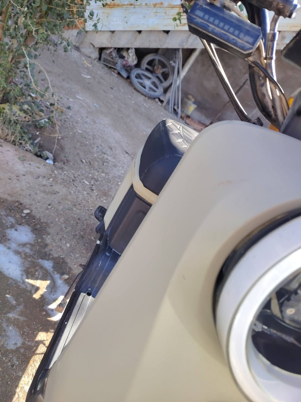 سلام عليكم دراجة شحن للبيع ار تسعه ملف جديد بطاريات جديده التفاصيل خاص ***********
