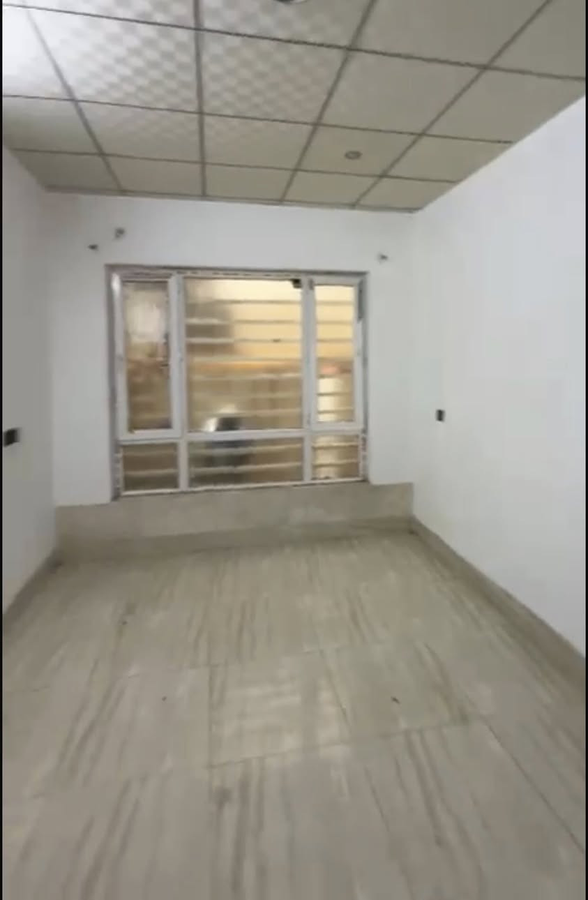 بيت للايجار طابق الارض عنيكاوا108
300$قفلو  راسلنى ع واتساب***********
