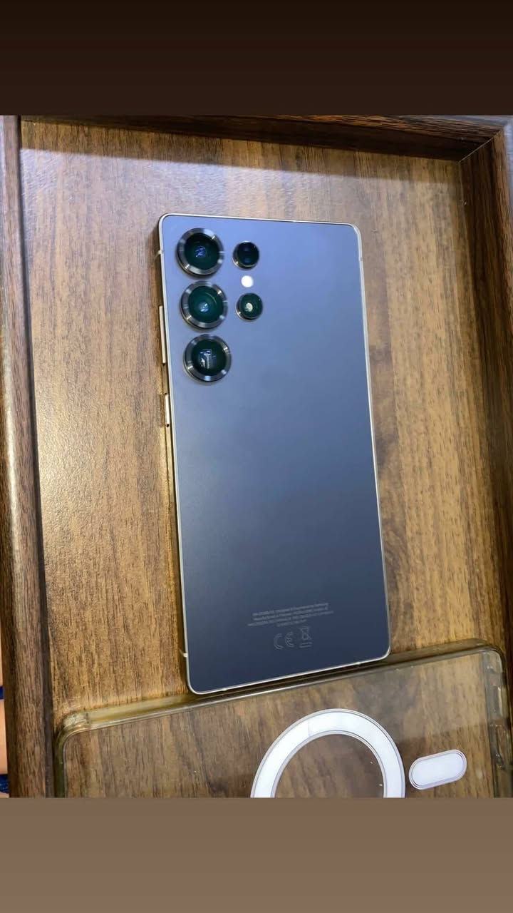 السلام عليكم
S25 ultra 
ذاكرة خارجية 256 
ذاكرة داخلية 12
جهاز جديد بعده بالضمان 
سعر مليون قفل 
مستخدم شهرين نظيف جدا
الخاص مفتوح
***********
