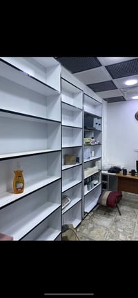 5 رفوف  وال 6 رف تعاليك مستعمل شي قليل ونظيف جداً سعر رف 50 الف الواحد...