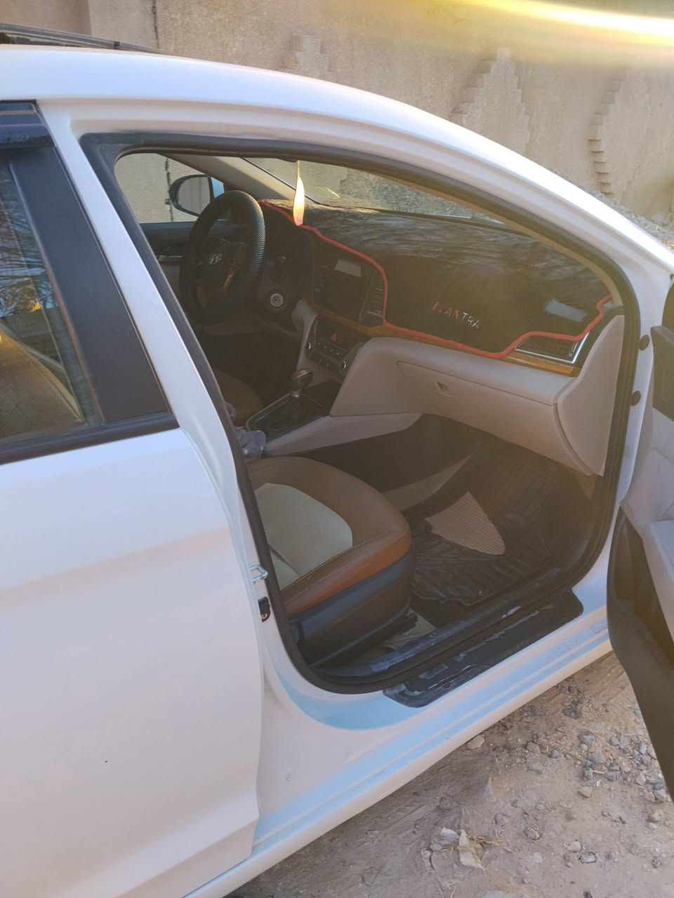 السلام عليكم سياره ألنتره موديل 2018 مكينه الفين دوش بيها قطعه تبديل بنيد ماشيه 178 كيلو متر وارد خليجي السعر 150وبيها مجال مكان بغداد للاستفسار ***********
