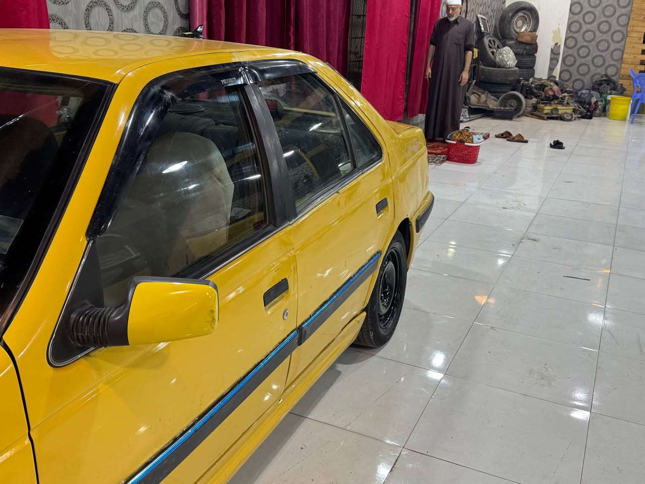 عدنه نواع السيارات لبيع بصرة الهارثه معرض الجوادين رقم تلفون 📞 *********** البصرة, العراق
