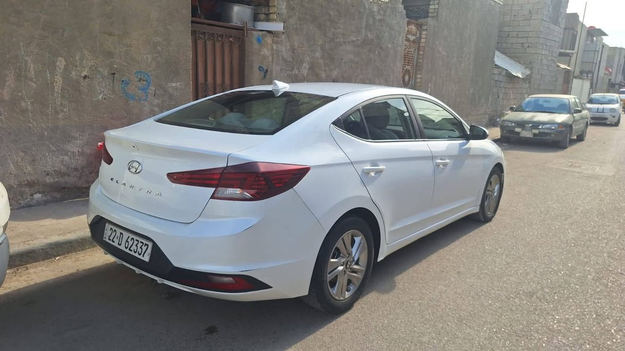 السلام عليكم 
النترا 2019 أمريكي 
حادثهة جاملغ تبديل + راس البنيد صبغ بسيط كلش لون أبيض صدفي كير محرك حداديه تدفئه تبريد كله مكفول سيارة بيت جديدة
سيارة حلوة جاهزة ماشيه 49 ميل حقيقي سنويه بأسمي عنواني بغداد الدورة للتواصل *********** السعر 145
