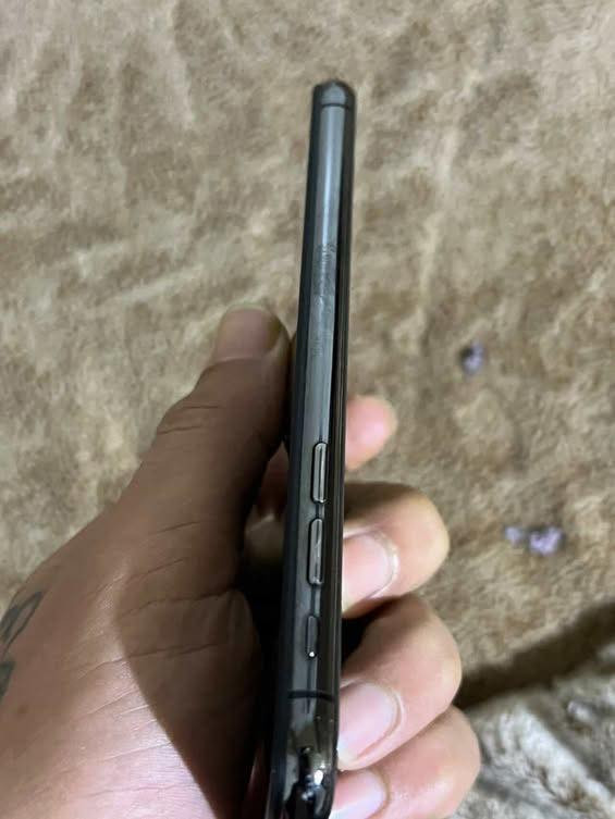 سلام عليكم ايفون اكس ايس جهاز مبدل بس بطاريه 100 ذاكره 64 شرط كل عيب مابي فيس ايدي شغل سيمكارت كامرات فول السعر 140 وبي مجال للاتصال ***********
