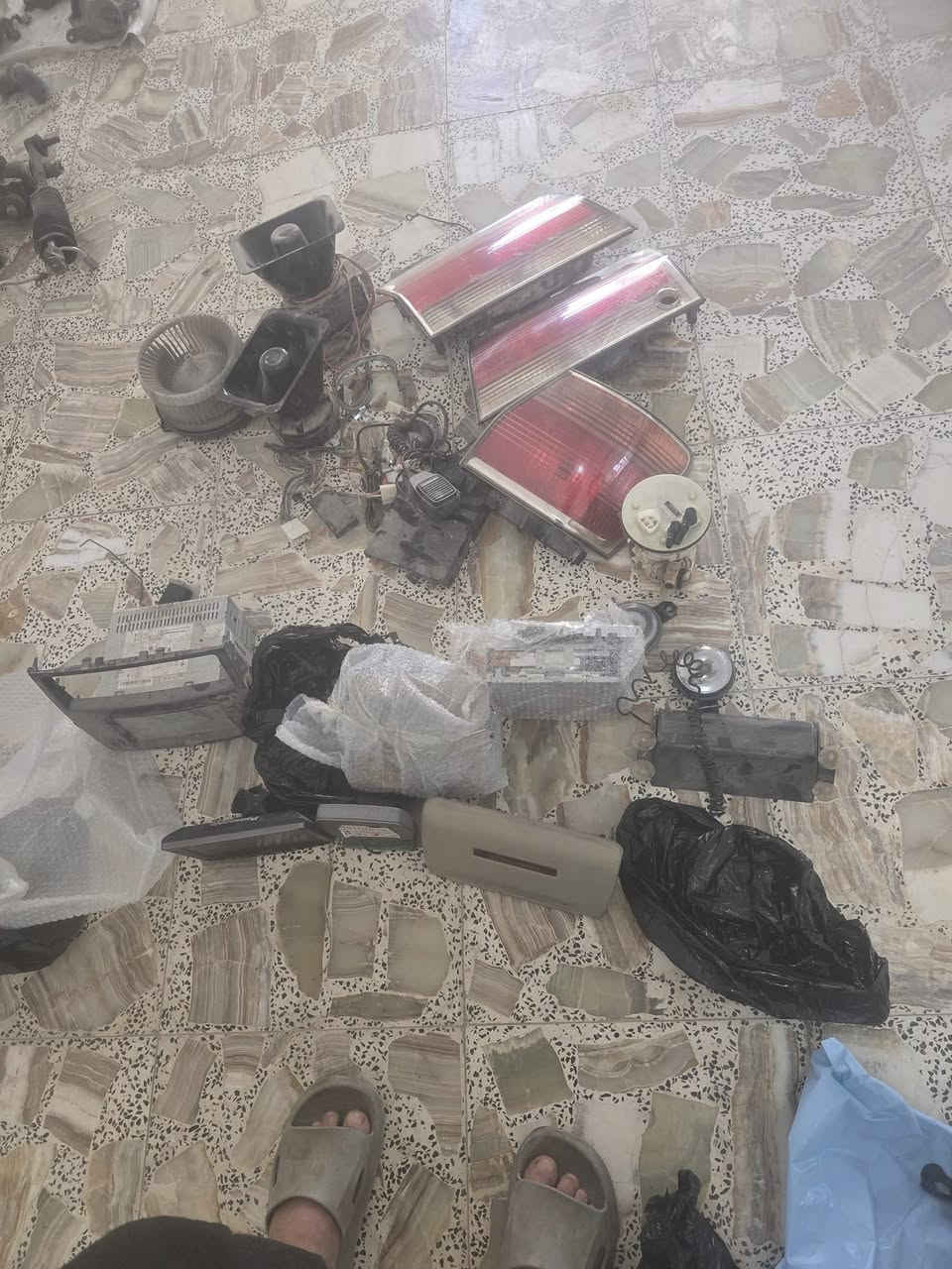 السلام عليكم اخوان غراض مال ملكه كله شغال الله شاهد فتح من السياره مسطره ديفور الجبير هيه والمجاول كامله ومشطه اباطشي رقم الهاتف *********** قيم وخذ وبيك خير ودلل وتساب موجود
