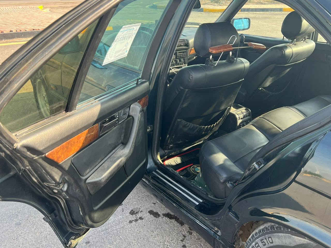 السلام عليكم BMW موديل 93 شرط التحويل مكينة وكير شرط تخم تاير جامها يصعد من السويج اللون زيتوني فول اوتوماتيك محرك مسكر فانوس تدفئة تبريد كشنات جلد شمسيات ضوئية كهرباء فتحة سقف تشغيل عن بعد السيارة فول كلشي ماناقصها السنوية لل27 السعر 67وبيها مجال عنوان السيارة سامراء/***********
