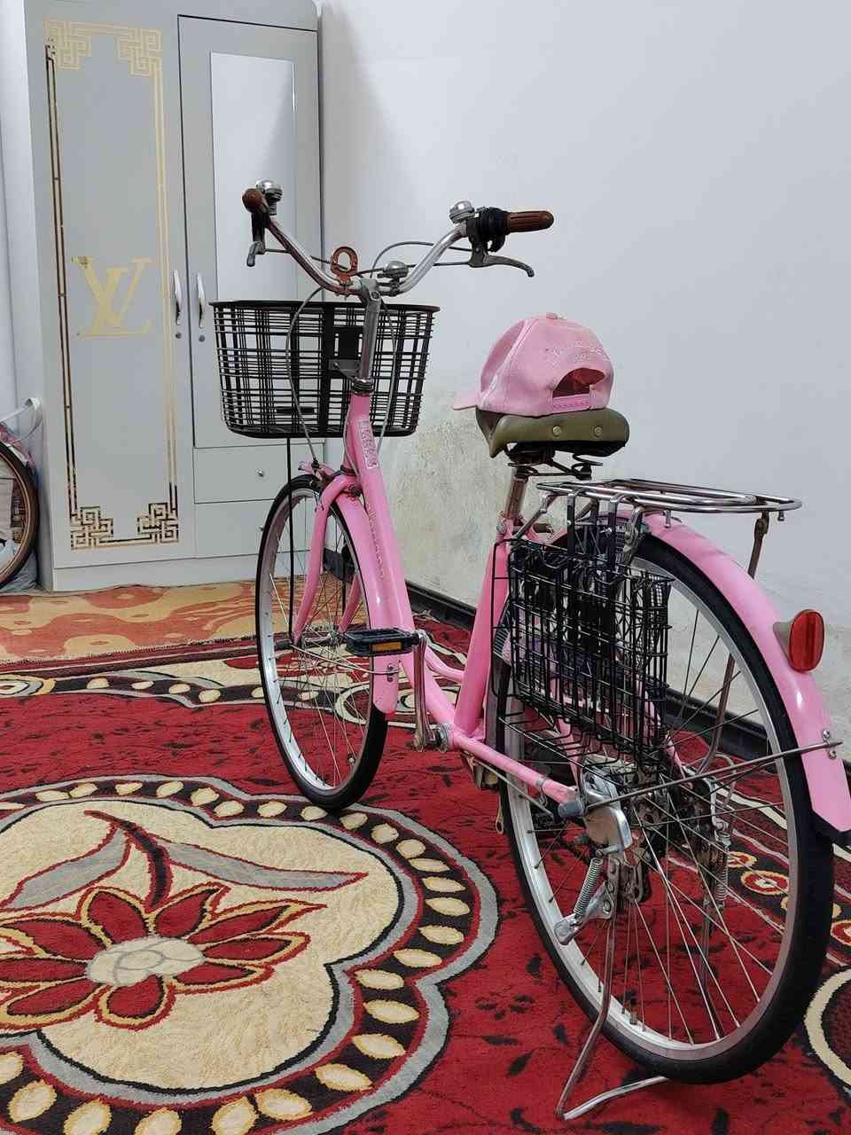 من رخصه صاحب الكروب السلام عليكم بايسكل رنبه للبيع مستخدم قليل كلُش استخدامي الشخصي نضافه 90%100 لشه المنيوم عكرب 6 نمره يتحمل وزن للـ 170 كيلو حجم 26 بايسكل ابحاله الرنبه تاخذه ما تصرف عليه ربع مكاني بغداد الدوره ابودشير سعر 125 و بي مجال رقمي *********** متوفر واتساب و اتصال على الشريحه
