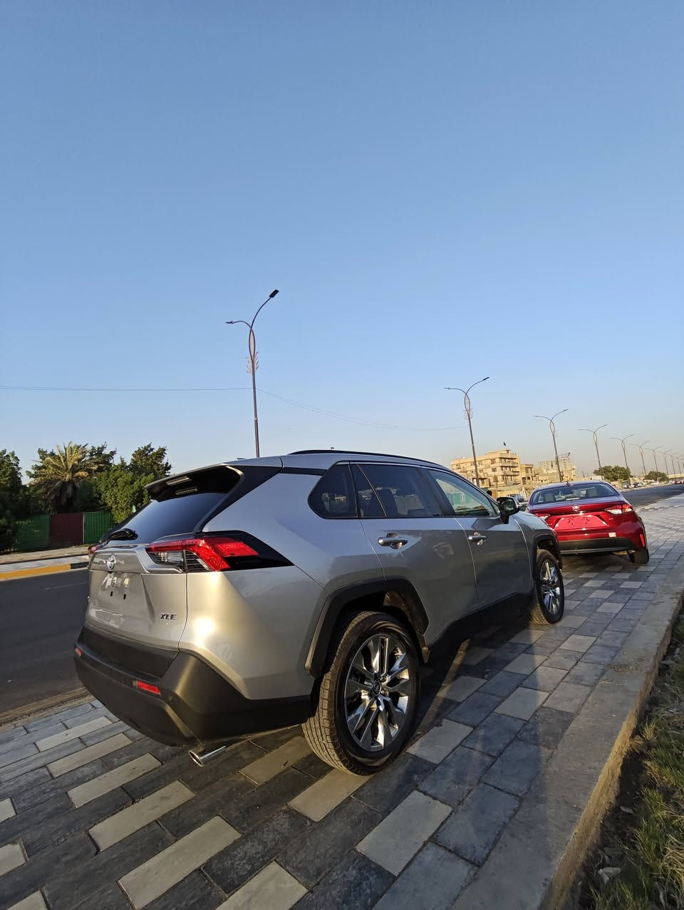 2025 Toyota RAV4 XLE Premium | للبيـع

💎 لون سلفر ملكي يخبل 💎
📍 ممشى: 1,700 Mile فقط 🔥 (ممشى الوكالة)
📍 الدفع: FWD
📍 المحرك: 2.5L اقتصادي وقوي جداً
📍 ناقل الحركة: أوتوماتيك 8 سرعات

━━━━━━━━━━━━━━━━━━

🌟 المواصفات والتجهيزات:

✅ فتحة سقف كهربائية ☀️
✅ كشنات جلد SofTex الفاخرة 🤎
✅ تشغيل بصمة (Smart Key)
✅ دخول ذكي بدون مفتاح
✅ تشغيل عن بُعد (Remote Start)
✅ شاشة لمس كبيرة
✅ يدعم Apple CarPlay & Android Auto 📱
✅ نظام صوتي JBL Premium 🔊🎶
✅ كاميرا خلفية HD 📸
✅ حساسات أمامية وخلفية
✅ رادار أمامي
✅ مثبت سرعة راداري (Adaptive Cruise Control)
✅ المحافظة على المسار (Lane Assist)
✅ تنبيه الخروج عن المسار
✅ مراقبة النقطة العمياء (Blind Spot)
✅ تنبيه حركة المرور الخلفية
✅ فرملة طوارئ أوتوماتيكية
✅ إضاءة LED أمامية وخلفية 💡
✅ إضاءة نهارية LED
✅ جنوط ألمنيوم رياضية 19 إنج ✨
✅ باب خلفي كهربائي
✅ مكيف أوتوماتيك ثنائي المناطق ❄️
✅ شاحن لاسلكي للموبايل 📲
✅ منافذ USB متعددة
✅ مرايا كهربائية مع تدفئة
✅ عجلة قيادة متعددة الوظائف
✅ وسائد هوائية وأنظمة أمان متكاملة 🛡️

━━━━━━━━━━━━━━━━━━

⭐ ليش هاي السيارة؟

🔥 ممشاها فقط 1700 Mile يعني بحالة الوكالة.
🔥 لون السلفر من أكثر الألوان المطلوبة ويحافظ على سعره.
🔥 صرفية بنزين ممتازة واعتمادية تويوتا المعروفة.
🔥 سيارة عائلية مريحة وثبات عالي بالسفر.
🔥 جاهزة للاستخدام وما تحتاج أي فلس مصروف.

━━━━━━━━━━━━━━━━━━

📌 إذا تريد سيارة نظيفة، ممشاها قليل، شكلها راقي ومواصفاتها كاملة، فهاي فرصتك.

💰 السعر مناسب للمشتري الجاد، والتفاوض بعد المعاينة فقط.

📩 للاستفسار والمراسلة يرجى التواصل على الرقم واتساب إدناه :
*********** - ابو جعفر 
مكان السياره : بغداد / البلديات والرزق على الله 🤝🌹 ..
