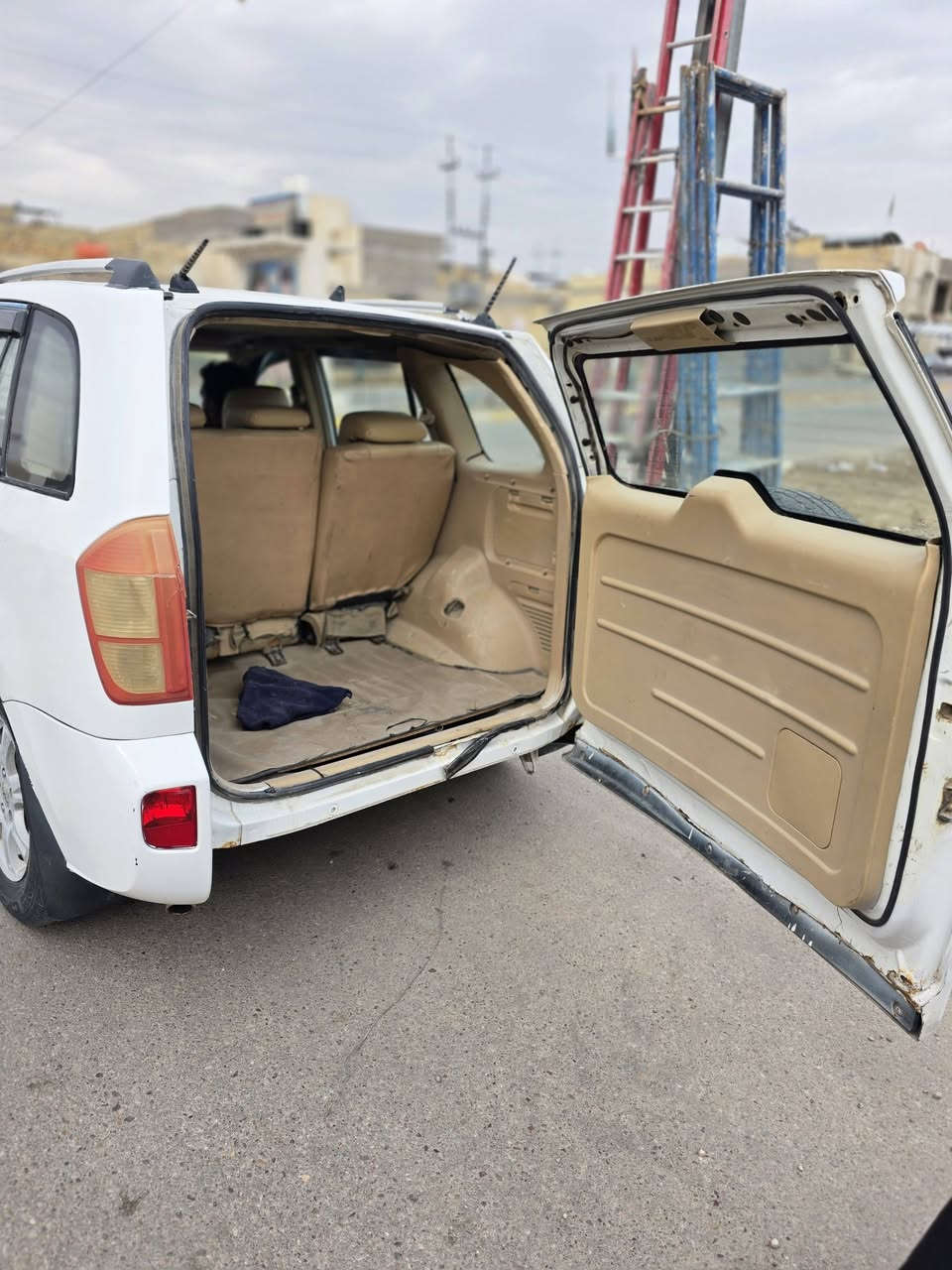 سلام عليكم تيكو للبيع كير اوتماتيك موديل ٢٠١٢ سنويه جديده 
مكينه وكير جديدات تخم تاير وحداده جديده سياره حلوه معمره خياسات 
تحويل مباشر 
السعر ٣٨ ميسان المدثره
***********
