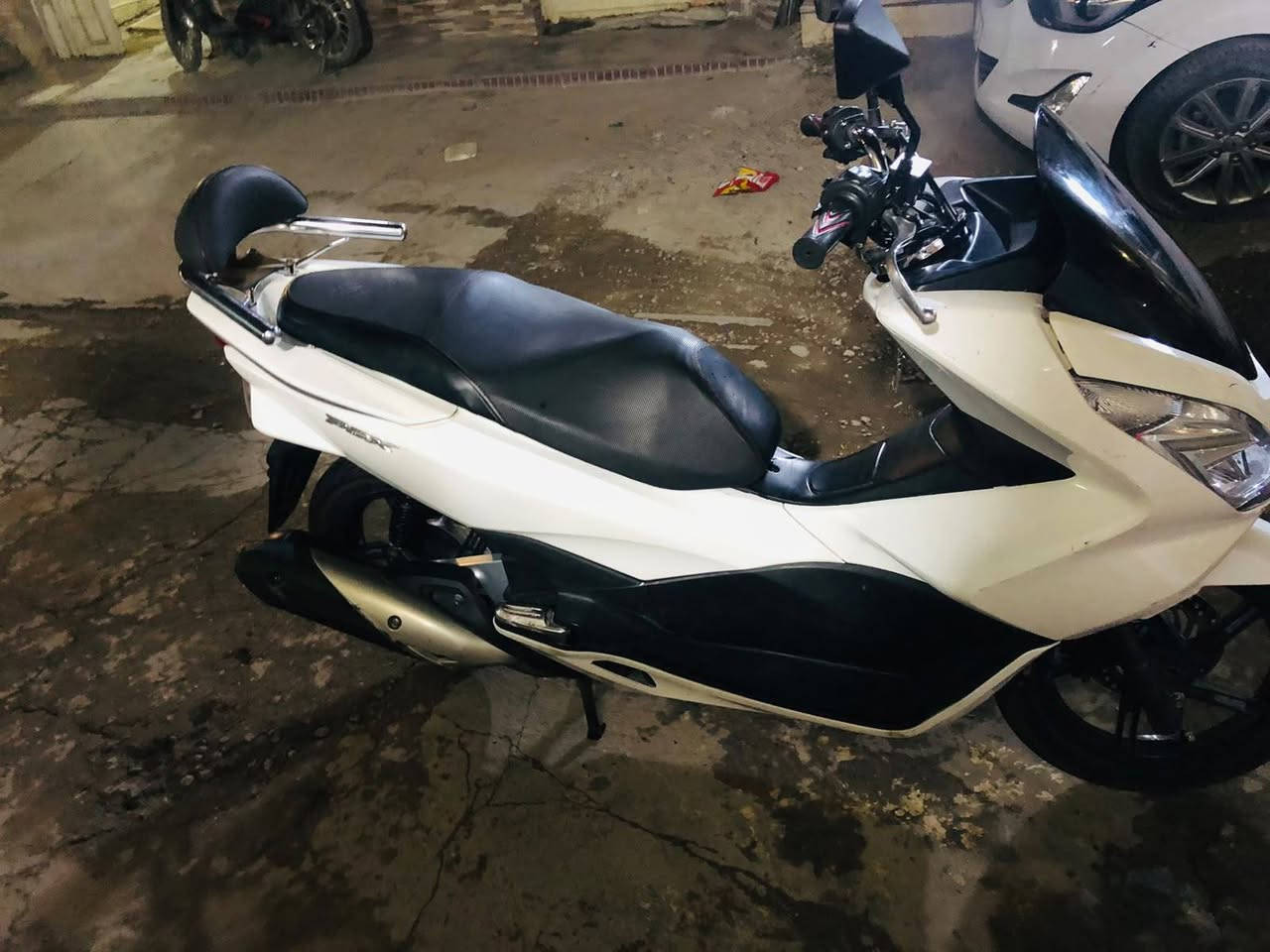 سلام عليكم دراجه PCX جيل ثاني
150i 
عنوان بغداد الاعظميه ساحت عنتر   تجي جيك شوف براحتك 
رقم ***********
سعره مليون 100 ميه مجال
